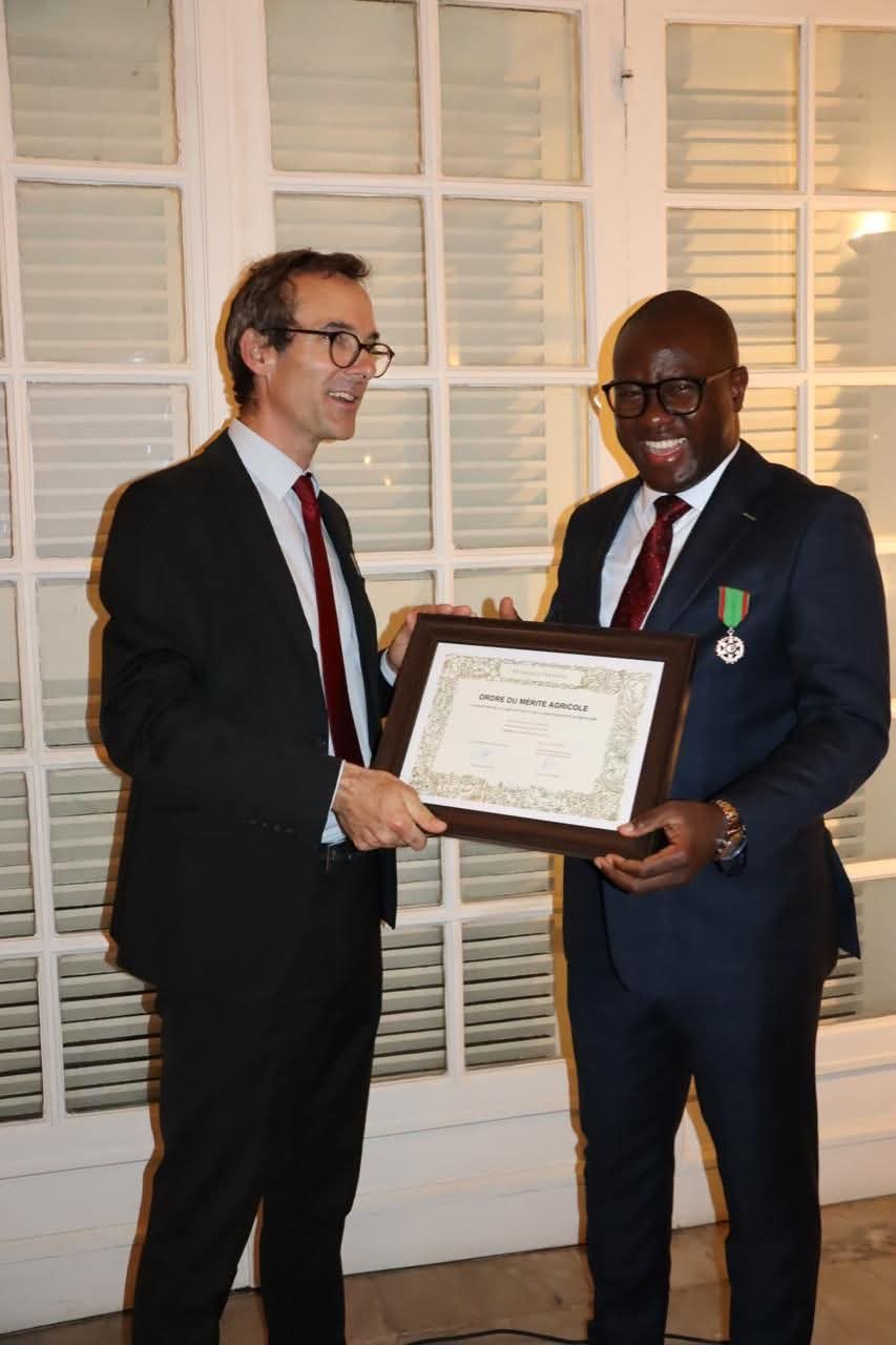 Kloto 1 | Le Maire Emile Atigaku distingué «Chevalier de l’Ordre du Mérite agricole» de France