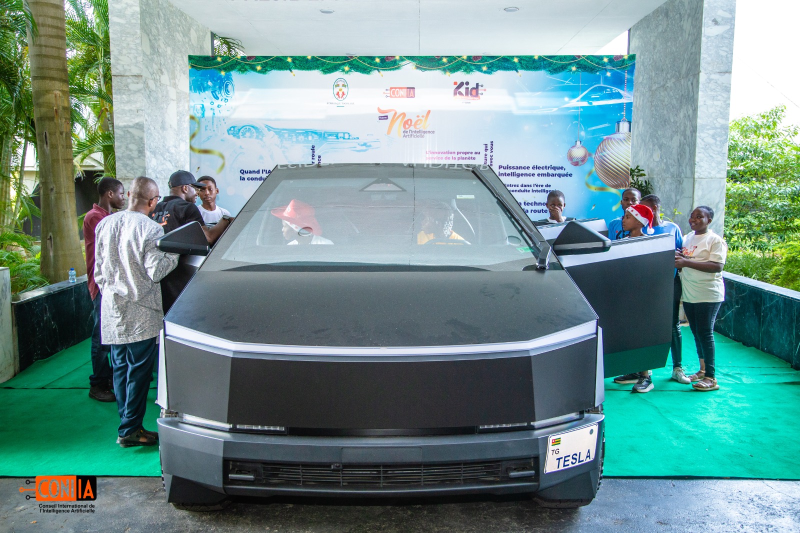 «Kids Innovations Days»| Tesla et Liksoft Elewou : Deux voitures d'exception en attraction...