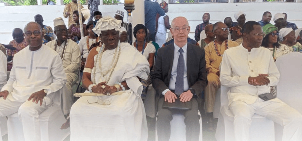 Les officiels, avec Luis Gomez Santos, l'ambassadeur du Brésil au Togo